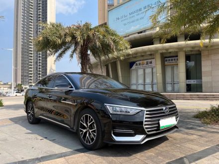 ماذا تعرف عن سيارة رواد الأعمال الكهربائية BYD E9 السيدان الفاخر بالصين؟