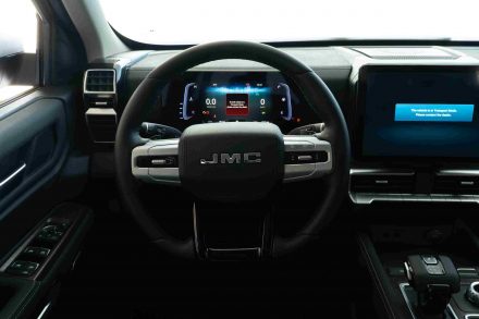 JMC جراند أفينيو بلس 2025.. أنظمة أمان متكاملة لراحة بالك على كل طريق