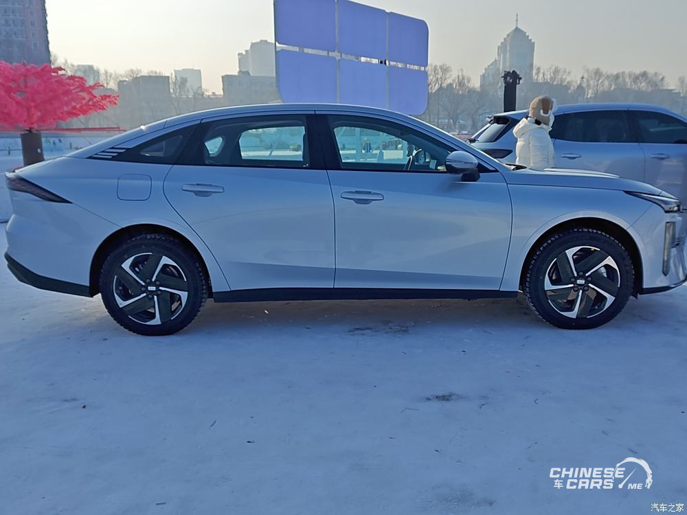 شبكة السيارات الصينية – Geely Galaxy L6 EM-i: بداية البيع المسبق لسيارة السيدان الهجينة PHEV المتميزة في الصين بمدى شامل أكثر من 1300 كم