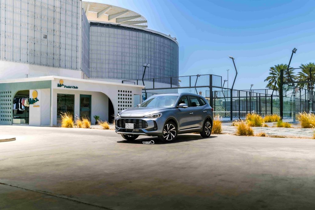 مقارنة شاملة بين MG ZS 2025 ولينك اند كو 06 2025 الجديدتين بالسعودية