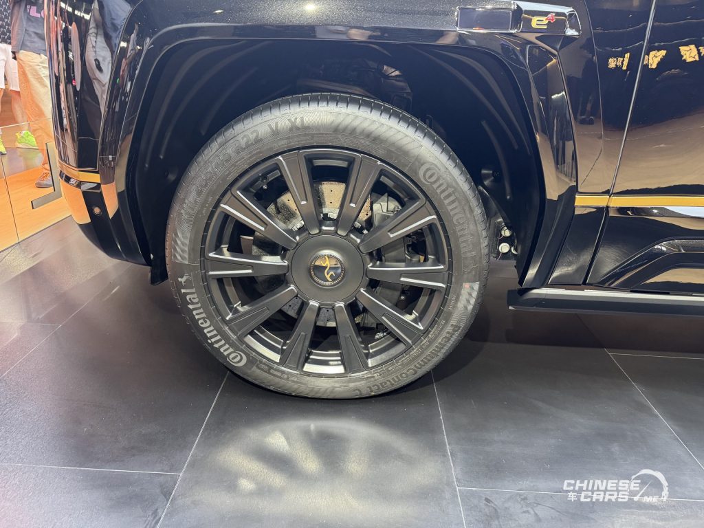 Yangwang U8L: SUV ملكية بامتياز من BYD – مقاعد Zero Gravity، شعارات من ذهب، ومنصة e⁴ الخارقة 11 شبكة السيارات الصينية – Yangwang U8L: SUV ملكية بامتياز من BYD – مقاعد Zero Gravity، شعارات من ذهب، ومنصة e⁴ الخارقة