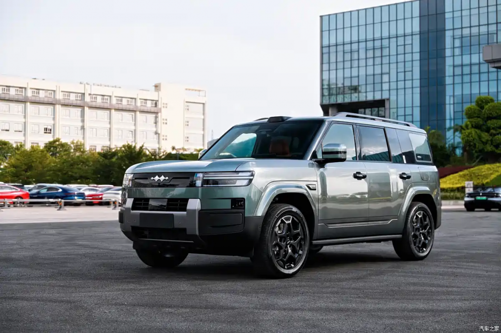 ليوبارد T7 (فانغ تشنغ باو TAI 7): SUV هجينة متقدمة بتصميم مغامر وتكنولوجيا فائقة