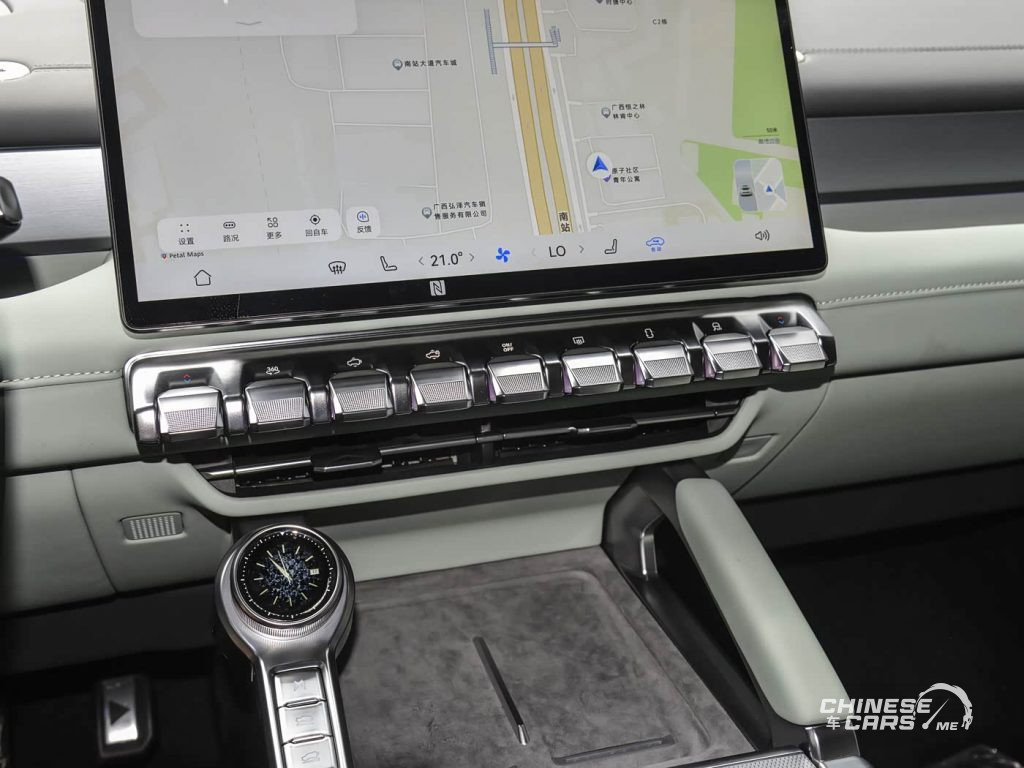 شبكة السيارات الصينية – إطلاق منغشي M817 من دونغ فينغ: SUV هجينة PHEV للطرق الوعرة بهيكل شاصي منفصل وتقنيات هواوي الذكية