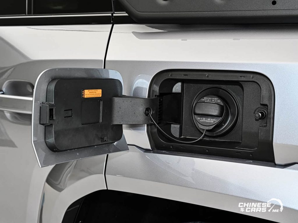 شبكة السيارات الصينية – إطلاق منغشي M817 من دونغ فينغ: SUV هجينة PHEV للطرق الوعرة بهيكل شاصي منفصل وتقنيات هواوي الذكية