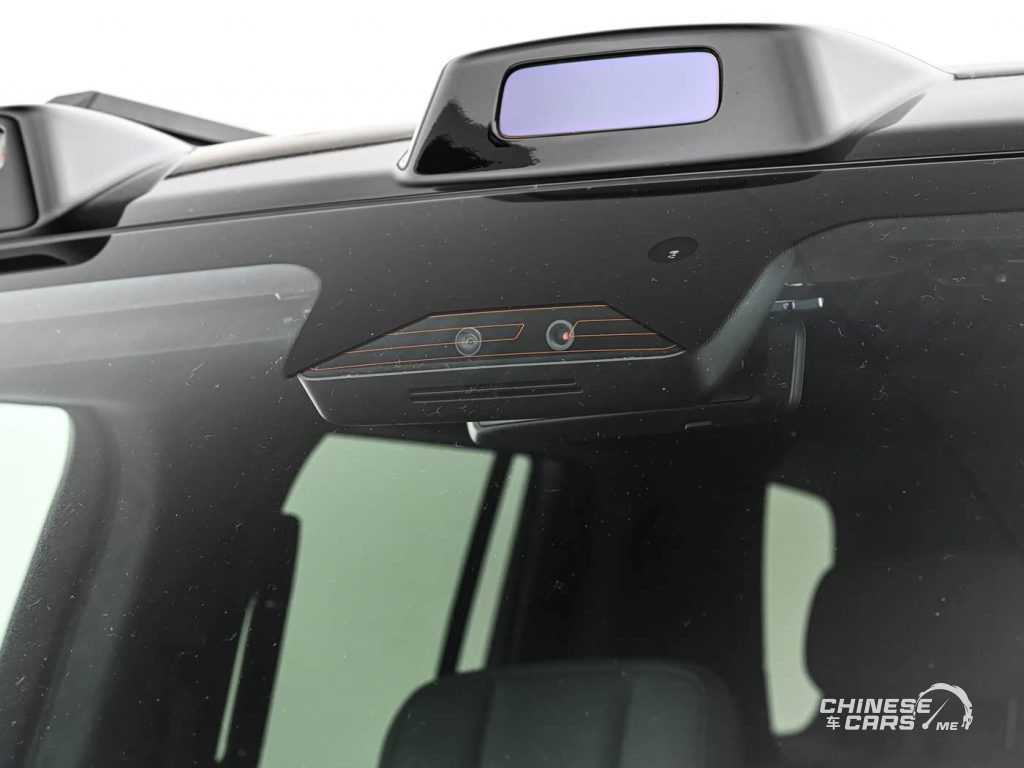 شبكة السيارات الصينية – إطلاق منغشي M817 من دونغ فينغ: SUV هجينة PHEV للطرق الوعرة بهيكل شاصي منفصل وتقنيات هواوي الذكية