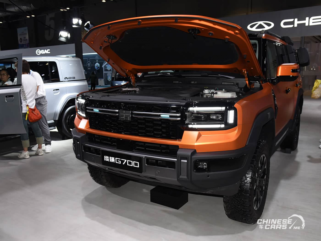 شبكة السيارات الصينية – جيتور G700 يظهر رسميًا في معرض تشنغدو 2025 بنسخ خاصة وتجهيزات هجينة فائقة القوة