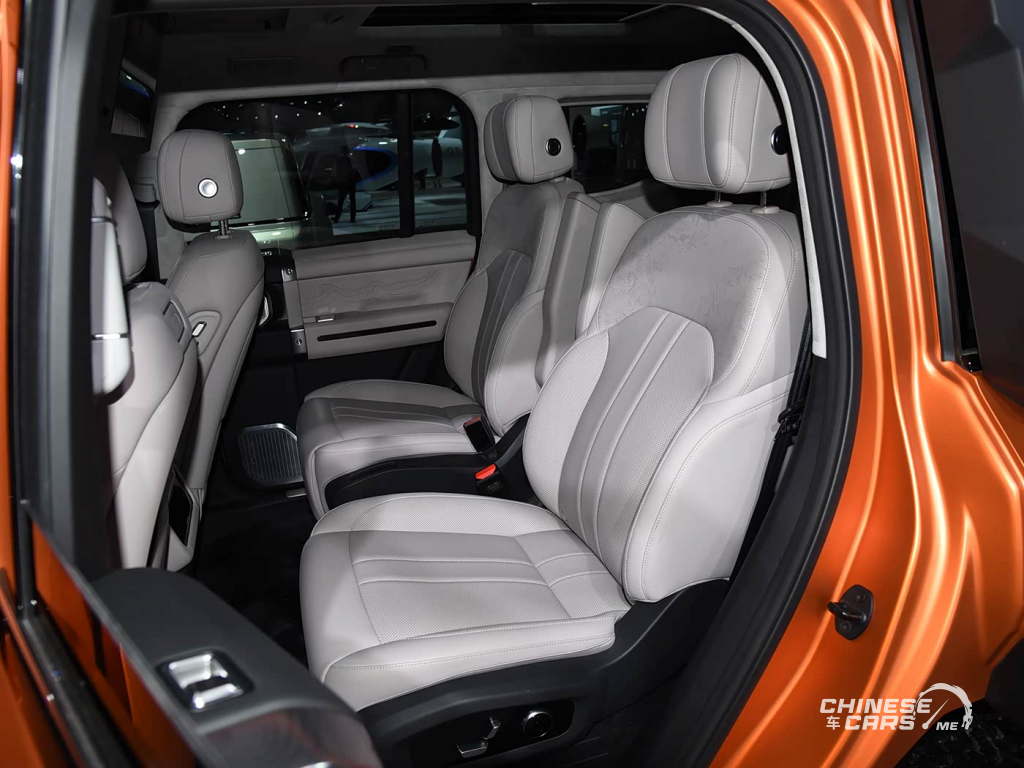 شبكة السيارات الصينية – جيتور G700 يظهر رسميًا في معرض تشنغدو 2025 بنسخ خاصة وتجهيزات هجينة فائقة القوة