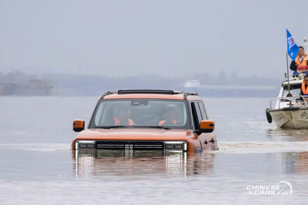 إنجاز تاريخي: جيتور G700 أول SUV في العالم تعبر نهر اليانغتسي – استعراض مذهل لقوة الهندسة الصينية 1 إنجاز تاريخي: جيتور G700 أول SUV في العالم تعبر نهر اليانغتسي – استعراض مذهل لقوة الهندسة الصينية