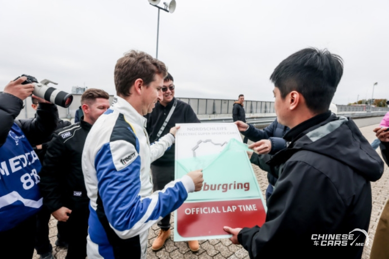 تحدي العمالقة: BYD Yangwang U9 تنتزع قمة "نوربورغرينغ" كأسرع سيارة كهربائية إنتاجية في العالم 5 شبكة السيارات الصينية – تحدي العمالقة: BYD Yangwang U9 تنتزع قمة "نوربورغرينغ" كأسرع سيارة كهربائية إنتاجية في العالم