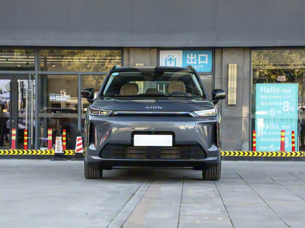 Aion i60 الجديدة من جي ايه سي: SUV هجينة بمدى كهربائي 210 كم وشحن فائق 3C تُطلق رسميًا. 2 شبكة السيارات الصينية – Aion i60 الجديدة من جي ايه سي: SUV هجينة بمدى كهربائي 210 كم وشحن فائق 3C تُطلق رسميًا.