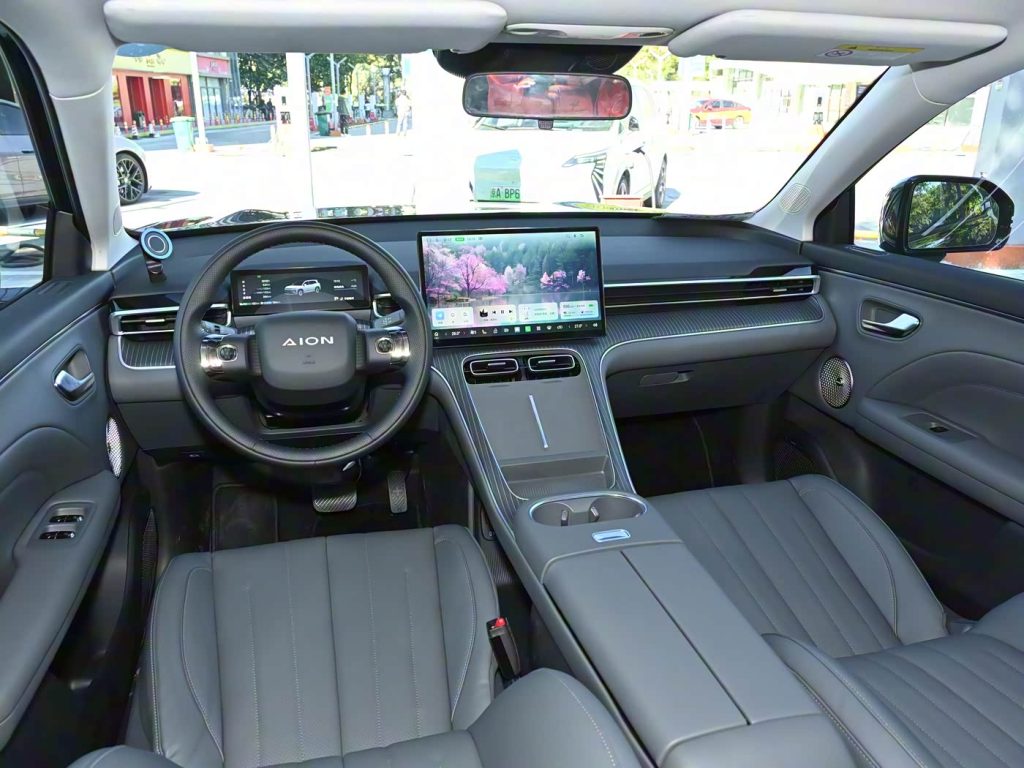 Aion i60 الجديدة من جي ايه سي: SUV هجينة بمدى كهربائي 210 كم وشحن فائق 3C تُطلق رسميًا. 4 شبكة السيارات الصينية – Aion i60 الجديدة من جي ايه سي: SUV هجينة بمدى كهربائي 210 كم وشحن فائق 3C تُطلق رسميًا.