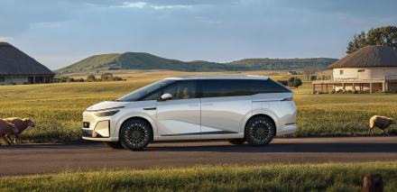 Xpeng X9 REEV الجديدة: فخامة الـMPV الذكية بمدى 1602 كم وتقنية شحن فائق 5C.