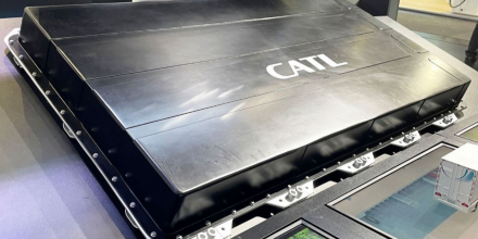 بطاريات السيارات الكهربائية في الصين أكتوبر 2025: CATL تحافظ على الصدارة بحصة 43% وBYD تقترب بـ21.29%