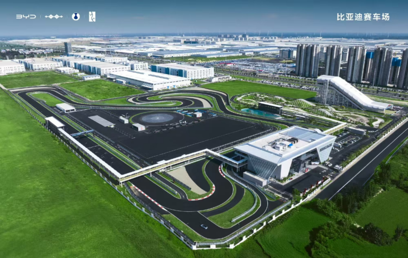 شبكة السيارات الصينية – داخل مضمار BYD في تشنغتشو: أكبر منشأة اختبار وتطوير للقيادة الذكية والمركبات الكهربائية في وسط الصين