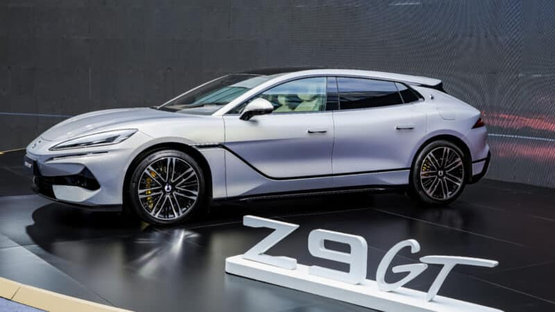 شبكة السيارات الصينية – منصة DENZA e3: ثورة هندسية في عالم السيارات الذكية الفاخرة وتقنية التحكم المركزي المتكاملة