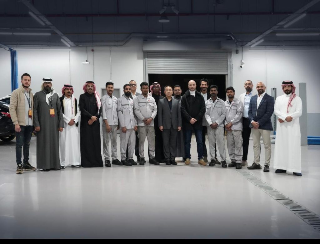 انطلاقة جديدة لعلامة إم جي في الجنوب: جياد الحديثة تفتتح صالة عرض متطورة في أبها ضمن خطة توسع نحو 12 صالة في المملكة 4 شبكة السيارات الصينية – انطلاقة جديدة لعلامة إم جي في الجنوب: جياد الحديثة تفتتح صالة عرض متطورة في أبها ضمن خطة توسع نحو 12 صالة في المملكة