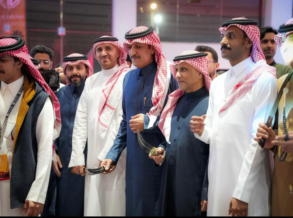 انطلاقة جديدة لعلامة إم جي في الجنوب: جياد الحديثة تفتتح صالة عرض متطورة في أبها ضمن خطة توسع نحو 12 صالة في المملكة 8 شبكة السيارات الصينية – انطلاقة جديدة لعلامة إم جي في الجنوب: جياد الحديثة تفتتح صالة عرض متطورة في أبها ضمن خطة توسع نحو 12 صالة في المملكة