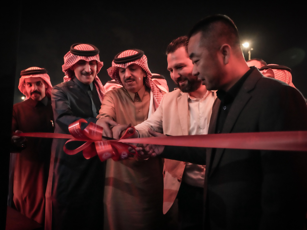 انطلاقة جديدة لعلامة إم جي في الجنوب: جياد الحديثة تفتتح صالة عرض متطورة في أبها ضمن خطة توسع نحو 12 صالة في المملكة 9 شبكة السيارات الصينية – انطلاقة جديدة لعلامة إم جي في الجنوب: جياد الحديثة تفتتح صالة عرض متطورة في أبها ضمن خطة توسع نحو 12 صالة في المملكة