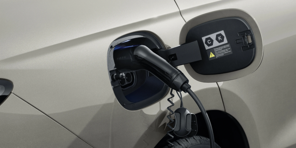 شبكة السيارات الصينية – BYD SEAL 6 DM-i: سيدان هجينة بمدى 1500 كم تدخل أوروبا وقريبًا في أسواق الشرق الأوسط.