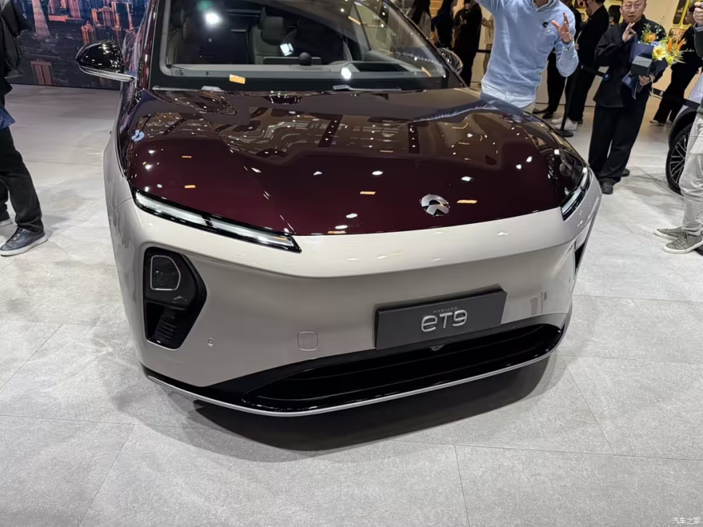 شبكة السيارات الصينية – نيو ET9 إصدار Horizon الخاص يظهر بألوان جديدة في معرض قوانغتشو 2025