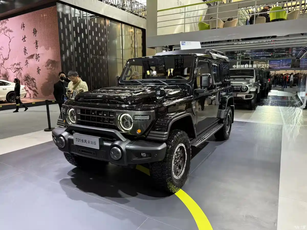 212 T01 تشانغفِينغ ديزل 2025: الظهور الأول رسميًا في معرض قوانغتشو بتجهيزات طرق وعرة قوية ومحرك ديزل جديد