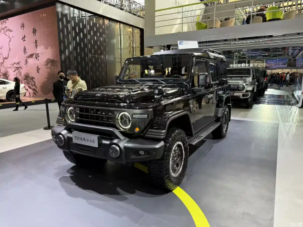 212 T01 تشانغفِينغ ديزل 2025: الظهور الأول رسميًا في معرض قوانغتشو بتجهيزات طرق وعرة قوية ومحرك ديزل جديد