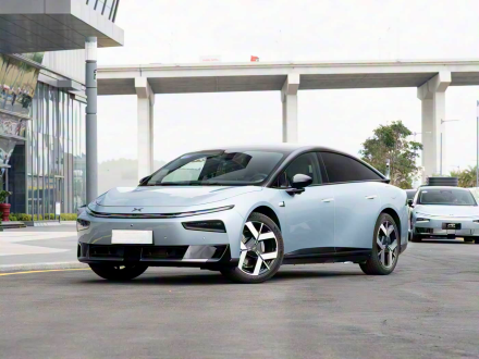 Xpeng تكشف رسميًا عن P7+ موديل 2026… تصميم جديد، 104 ترقية شاملة، ومنصات 800 فولت مع خيارين للطاقة