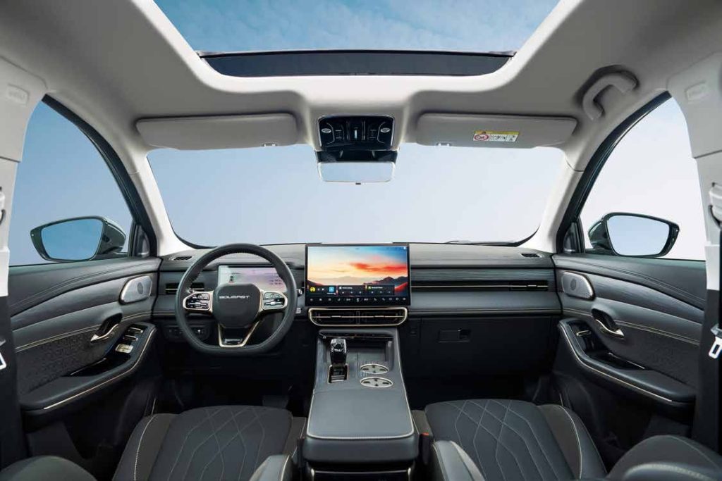 ساويست S09 تظهر رسميًا في السعودية عبر معرض الرياض للسيارات – من خلال وكيلها شركة سير الشرق 15