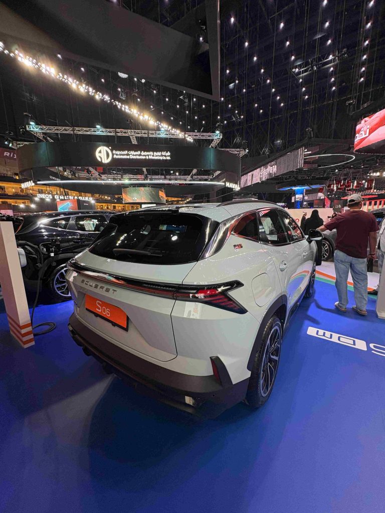 ساويست S06 PHEV تظهر في معرض الرياض للسيارات 2025 8