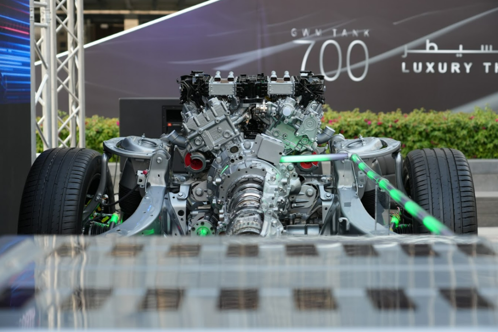 التغطية الشاملة لإطلاق تانك 700 في الشرق الأوسط والتقنيات الكاملة للهيكل والمحرك والأوف رود 10