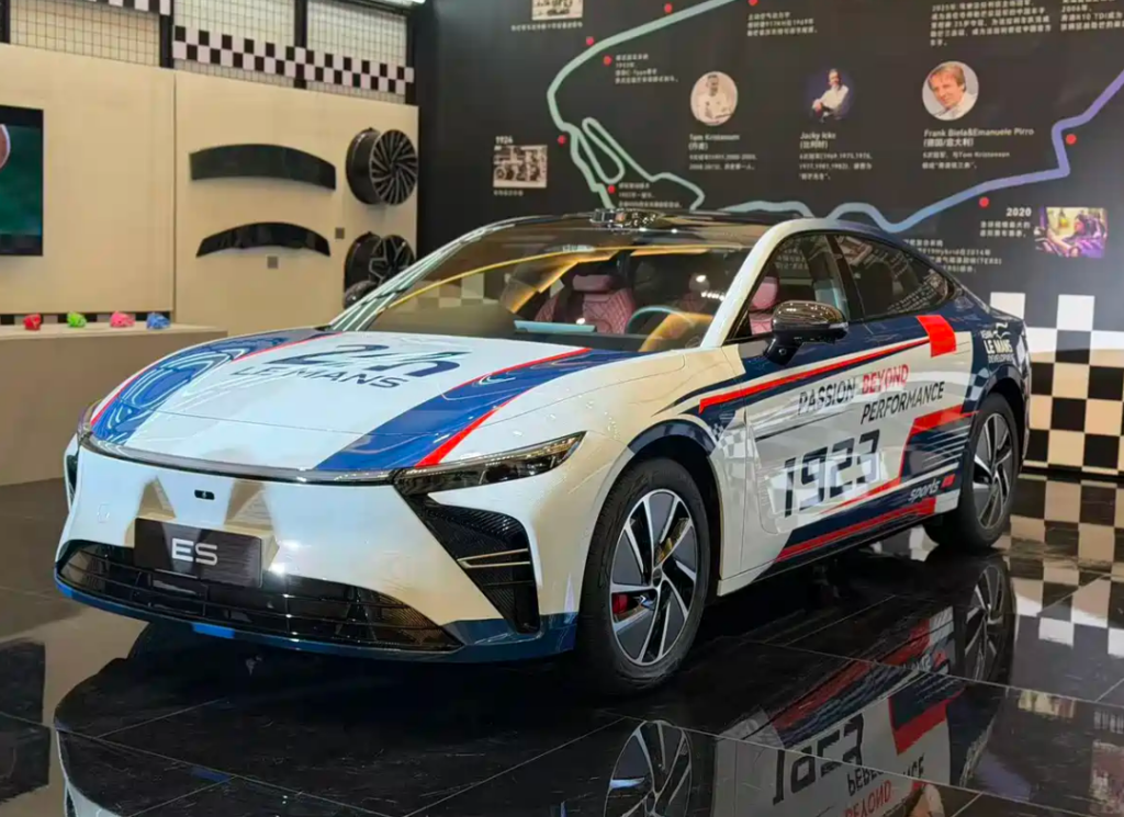 شبكة السيارات الصينية &ndash; إكسيد ستيرا تكشف عن هويتها الجديدة وتعرض ES8 وET8 وET9 وES7 GT ضمن استراتيجية دخول عصر 3.0 الفخامة التقنية