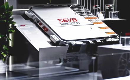 سانوودا Sunwoda المورّد لبطاريات BYD تتحالف مع Zhongwei لتطوير خلايا بطاريات صلبة بسعة 60Ah… خطوة استراتيجية نحو الجيل القادم من بطاريات السيارات الكهربائية