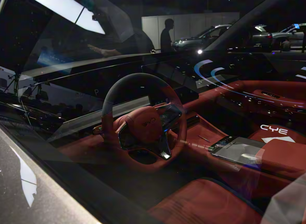 بي واي دي تدخل فئة القمة الفاخرة بسلسلة 9 الجديدة: سيدان وSUV بطول يتجاوز 5 أمتار وتقنيات غير مسبوقة 5 شبكة السيارات الصينية – بي واي دي تدخل فئة القمة الفاخرة بسلسلة 9 الجديدة: سيدان وSUV بطول يتجاوز 5 أمتار وتقنيات غير مسبوقة