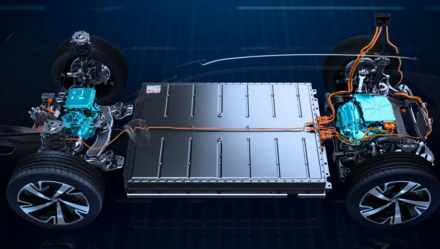 نمو قياسي في تركيبات بطاريات السيارات الكهربائية بالصين خلال 2025: ارتفاع سنوي 40.4% وهيمنة مطلقة لبطاريات LFP