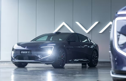 أفاتر 12 تدخل 2026 بتحديثات ذكية وتصميم أكثر انسيابية: تقنيات قيادة متقدمة وقوى كهربائية تصل إلى 965 حصان لأول مرة!!