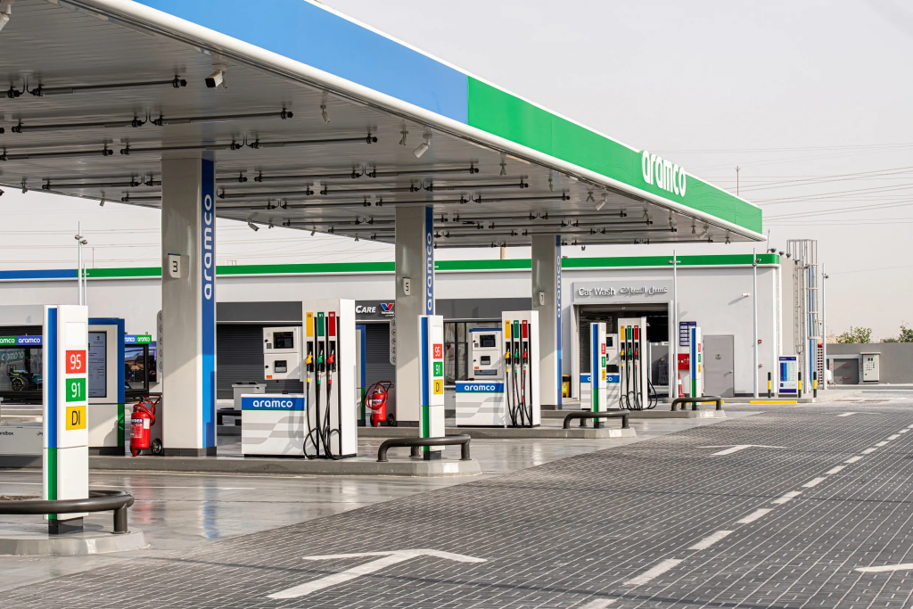 شبكة السيارات الصينية &ndash; أرامكو السعودية تعلن رسميًا طرح بنزين 98 في المملكة مطلع عام 2026… أداء أعلى للمركبات الرياضية ومحركات الضغط العالي