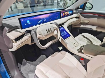 الصين تحسم الجدل: حظر عجلات التوجيه نصفية الشكل في معيار سلامة جديد يعيد تعريف تصميم المقصورة ابتداءً من 2027