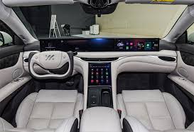 شبكة السيارات الصينية &ndash; الصين تحسم الجدل: حظر عجلات التوجيه نصفية الشكل في معيار سلامة جديد يعيد تعريف تصميم المقصورة ابتداءً من 2027