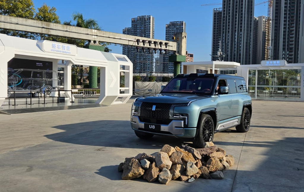 شبكة السيارات الصينية &ndash; بي واي دي ترفع دعوى قضائية ضد الحكومة الأمريكية: تحدٍ قانوني تاريخي لقرارات الرسوم الجمركية