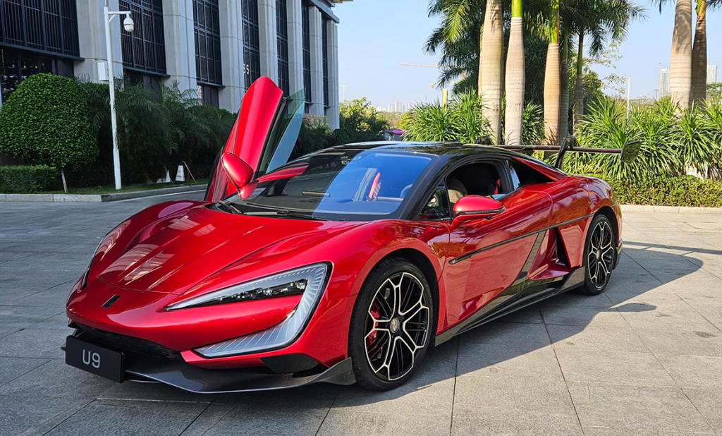 شبكة السيارات الصينية &ndash; بي واي دي ترفع دعوى قضائية ضد الحكومة الأمريكية: تحدٍ قانوني تاريخي لقرارات الرسوم الجمركية