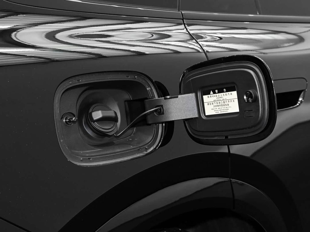 شبكة السيارات الصينية &ndash; هواوي تضرب بقوة في فئة الـ37 ألف دولار: AITO M6 2026 الجديدة تكشف أوراقها - مدى يصل إلى 1400 كم وتقنيات غير مسبوقة