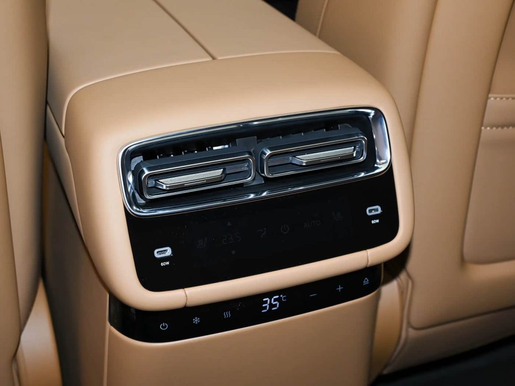 شبكة السيارات الصينية &ndash; شيري تقلب الطاولة: إكسيد EX7 الجديدة تنطلق بتقنيات فرامل ثورية وبطارية Rhino وخيار كهربائي وREEV يهدد كبار المنافسين