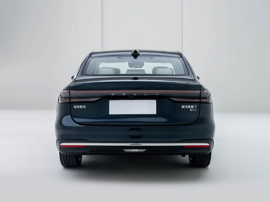 شبكة السيارات الصينية &ndash; جيلي جالاكسي ستار 7 2026: سيدان هجينة متطورة بتقنيات قيادة ذكية H3 وتسارع 5.4 ثانية واستهلاك اقتصادي مذهل