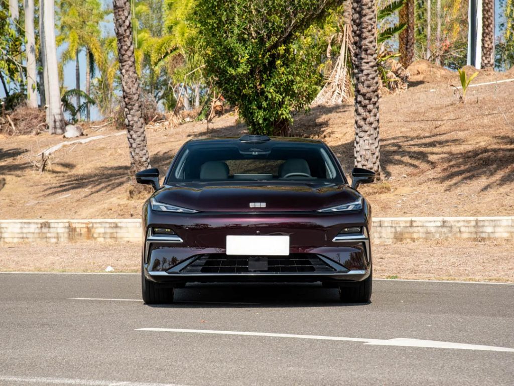 جيلي جالاكسي ستار 8 إصدار الرحلات الطويلة 2026: قفزة كبيرة في المدى 1725 كم والذكاء بفئة السيدان الهجينة 3 شبكة السيارات الصينية – جيلي جالاكسي ستار 8 إصدار الرحلات الطويلة 2026: قفزة كبيرة في المدى 1725 كم والذكاء بفئة السيدان الهجينة