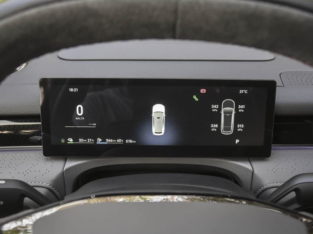 جيلي جالاكسي ستار 8 إصدار الرحلات الطويلة 2026: قفزة كبيرة في المدى 1725 كم والذكاء بفئة السيدان الهجينة 16 شبكة السيارات الصينية – جيلي جالاكسي ستار 8 إصدار الرحلات الطويلة 2026: قفزة كبيرة في المدى 1725 كم والذكاء بفئة السيدان الهجينة