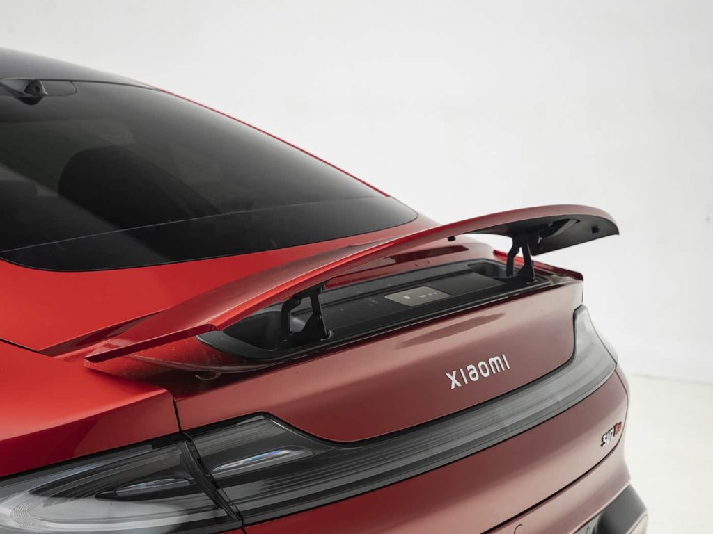 شاومي SU7 موديل 2026 تنطلق بتحديثات شاملة: سلامة أعلى وتجهيزات قياسية أقوى وشاسيه “التنين” ومدى يصل إلى 902 كم 13 شبكة السيارات الصينية – شاومي SU7 موديل 2026 تنطلق بتحديثات شاملة: سلامة أعلى وتجهيزات قياسية أقوى وشاسيه “التنين” ومدى يصل إلى 902 كم
