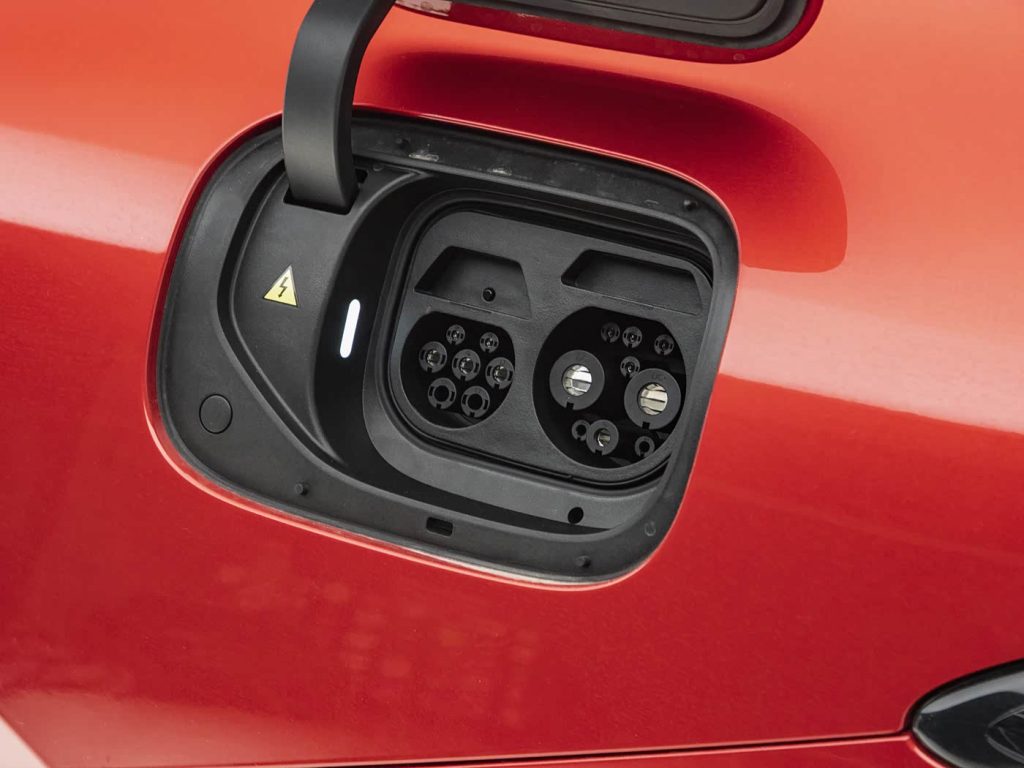 شبكة السيارات الصينية &ndash; Xiaomi Auto تتجاوز 20 ألف سيارة في مارس 2026: SU7 الجديدة تحقق انطلاقة قوية.