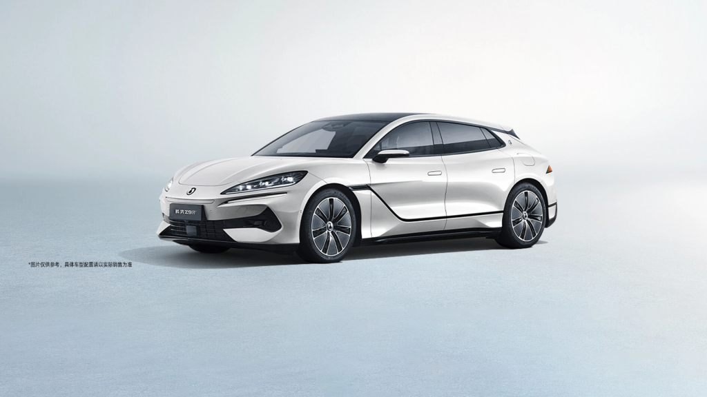 شبكة السيارات الصينية &ndash; ثورة الشحن السريع تنتقل إلى أوروبا: BYD تطلق شبكة Flash Charging 2.0 بقوة 1500 كيلوواط وتعيد رسم مستقبل السيارات الكهربائية