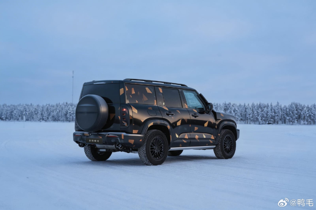 شبكة السيارات الصينية &ndash; جيلي تتحدى لاند روفر ديفندر رسميًا… Galaxy Cruiser بقدرات هجينة قوية تمهّد لإطلاق عالمي في 2026