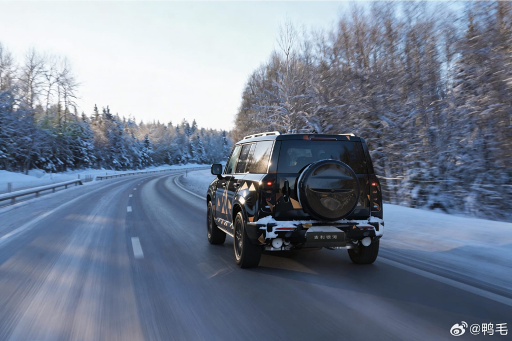 شبكة السيارات الصينية &ndash; جيلي تتحدى لاند روفر ديفندر رسميًا… Galaxy Cruiser بقدرات هجينة قوية تمهّد لإطلاق عالمي في 2026